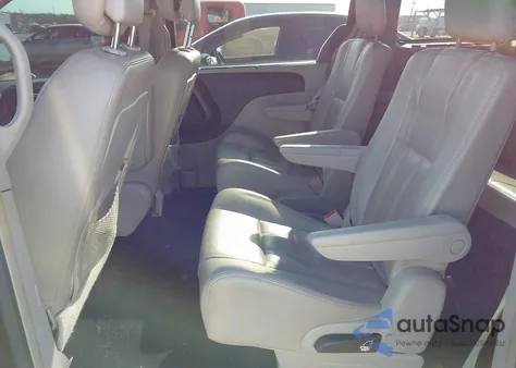 2015 Chrysler Town & Country Touring z USA, uszkodzony, nr VIN 2C4RC1BG2FR621088